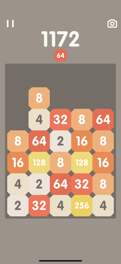 2048 Bricks - Jugabilidad de 2048 Bricks mostrando una cuadrícula de casillas numeradas y un bloque cayendo