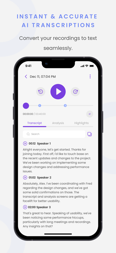 Pantalla de la app móvil que muestra transcripción con IA, identificación de hablantes y controles de reproducción de audio.