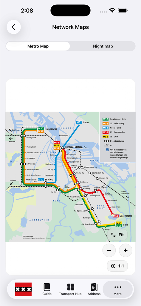 Mapa completo de la red de metro de Ámsterdam con líneas codificadas por colores y nombres de estaciones.