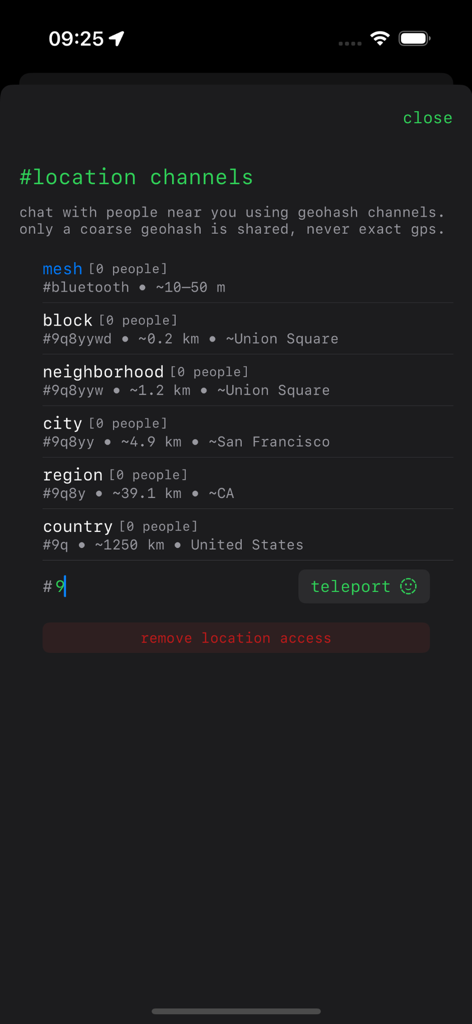 Interface de l'application bitchat mesh montrant des canaux de discussion basés sur la localisation avec des paramètres de confidentialité geohash