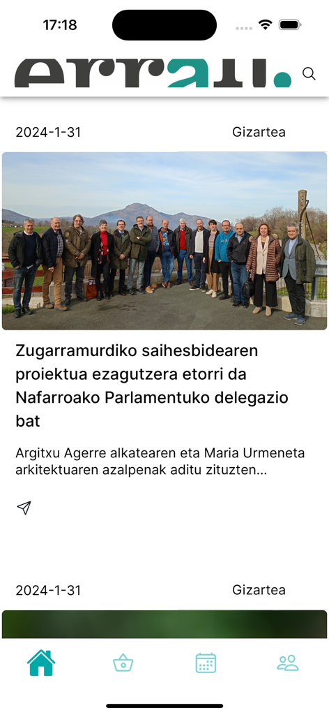 Screenshot of the Erran mobile app news feed displaying a local article in the Basque language with a photo of a community delegation