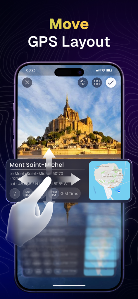 GPS Map Camera - Geotag Photos - Un utilisateur déplace une superposition de données GPS et de localisation sur une photo du Mont Saint Michel dans l'application.