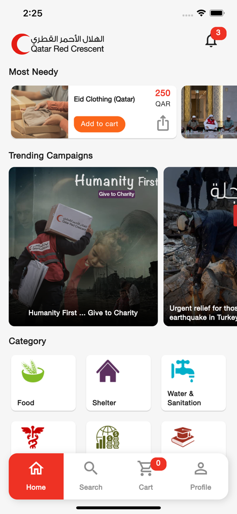 Der Startbildschirm der QRCS-Mobil-App, der Spendenkampagnen für Eid-Kleidung und Erdbebenhilfe sowie Wohltätigkeitskategorien wie Nahrung und Unterkunft zeigt.