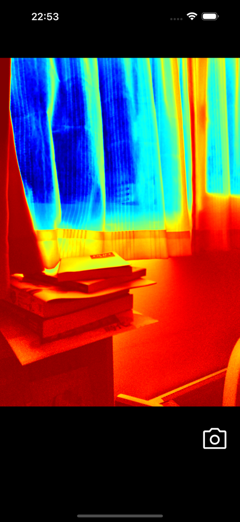 Thermography Camera - Effet de simulation de caméra thermique sur une pile de livres et des rideaux