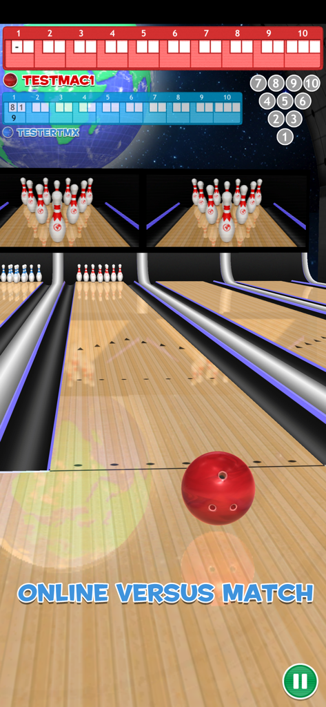 Partida online de Strike! Ten Pin Bowling contra otros jugadores, mostrando una bola roja en la pista y configuraciones de pines