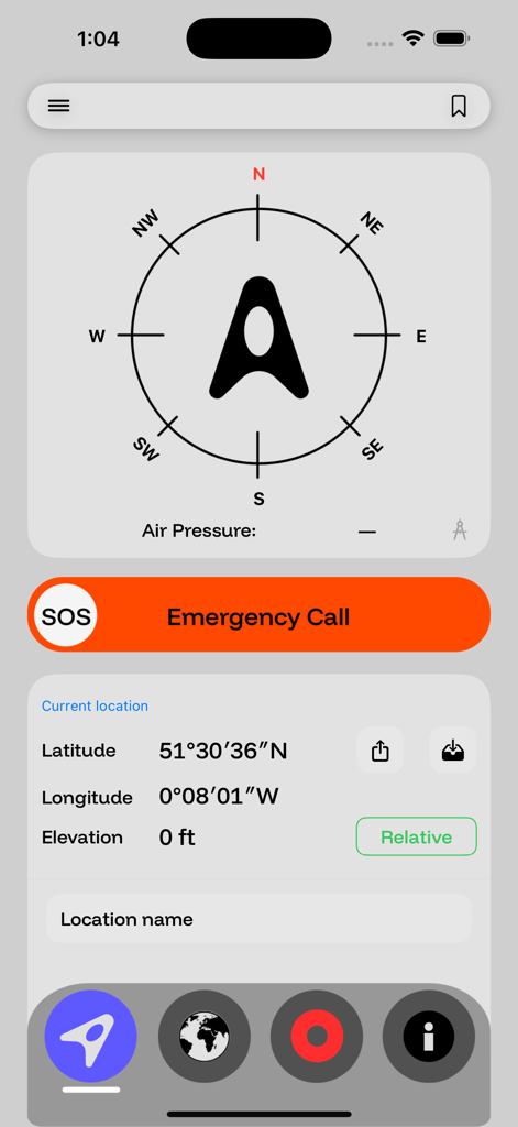 Offline GPS Tracker & Compass - Interfaz que muestra una brújula digital y un botón de emergencia SOS con las coordenadas GPS actuales y la elevación.