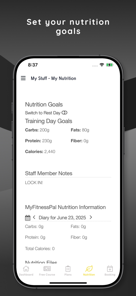 Jacked Javelin - Ein mobiler Bildschirm aus der Jacked Javelin App, der personalisierte Ernährungs- und Makroziele für Trainingstage anzeigt.