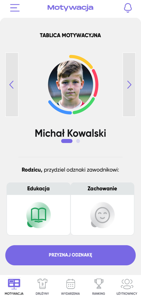 Bildschirm mit Motivations-Board in FC.APP, der ein Jugendfußballspielerprofil mit Optionen für Eltern zur Vergabe von Bildungs- und Verhaltens-Badges anzeigt