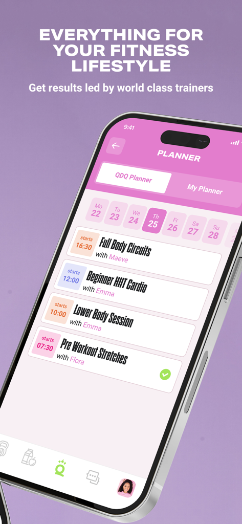 QDQ - Queens Dont Quitフィットネスアプリのワークアウトプランナーのスクリーンショット。トレーナーがリードするエクササイズの毎日のスケジュールを表示