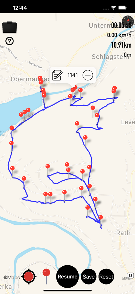 GPS tracking screen in the Gpx Viewer app showing a recorded trail with red waypoints and distance statistics on a map