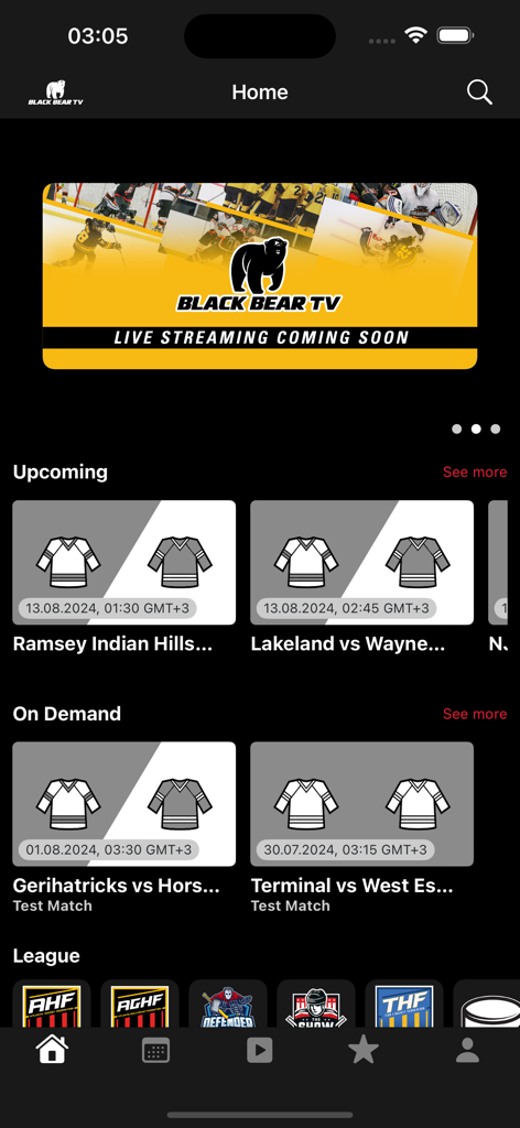 Schermata principale dell'app BlackBear TV che mostra gli orari delle partite di hockey in arrivo e contenuti video on demand