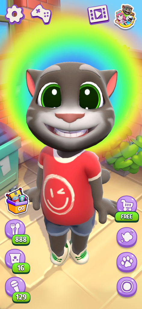 Talking Tom Cat - アプリのホーム画面で、顔にスマイリーフェイスがついた赤いTシャツを着て笑っているおしゃべりトミー
