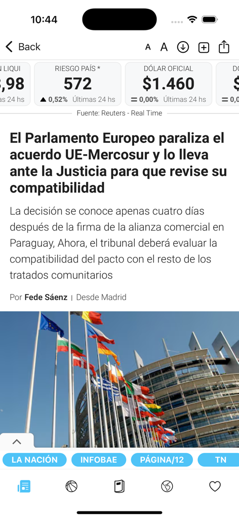 Interfaz de la app Noticias de Argentina con un titular de noticia y datos económicos