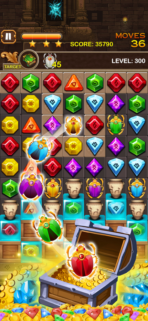 Jewel Ancient Treasure - Un écran de jeu de puzzle match 3 de Jewel Ancient Treasure montrant des gemmes colorées et des scarabées égyptiens volant dans un coffre au trésor doré