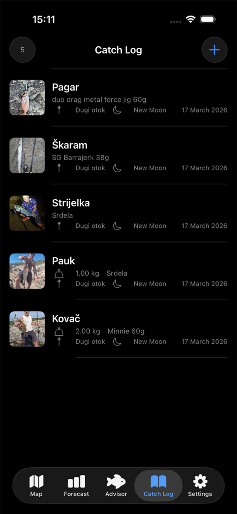 Tisch Fishing - Oberfläche der Tisch Fishing App, die eine Liste der aufgezeichneten Fischfänge in der Adria zeigt.