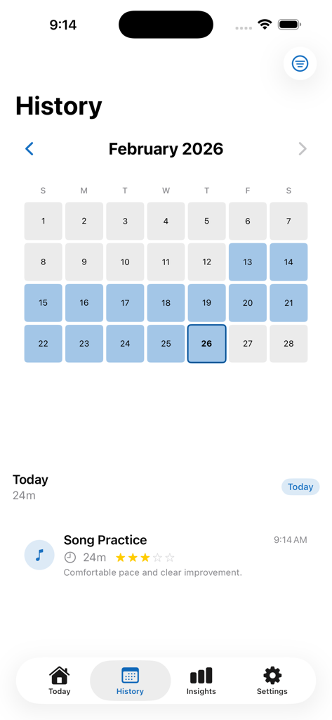 Piano Practice Log - 피아노 연습 기록 앱의 기록 화면에는 강조 표시된 연습일과 선택한 날의 특정 세션 세부 정보가 포함된 월별 달력이 표시됩니다.