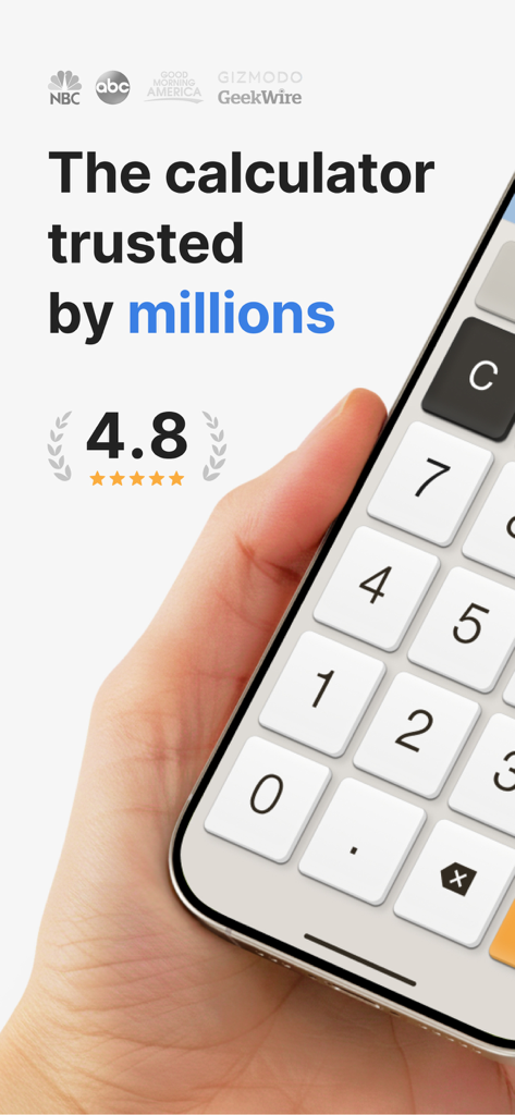 Mano sosteniendo un smartphone que muestra la aplicación Calculator Plus con una calificación de 4.8 estrellas y el texto 'confiable para millones'