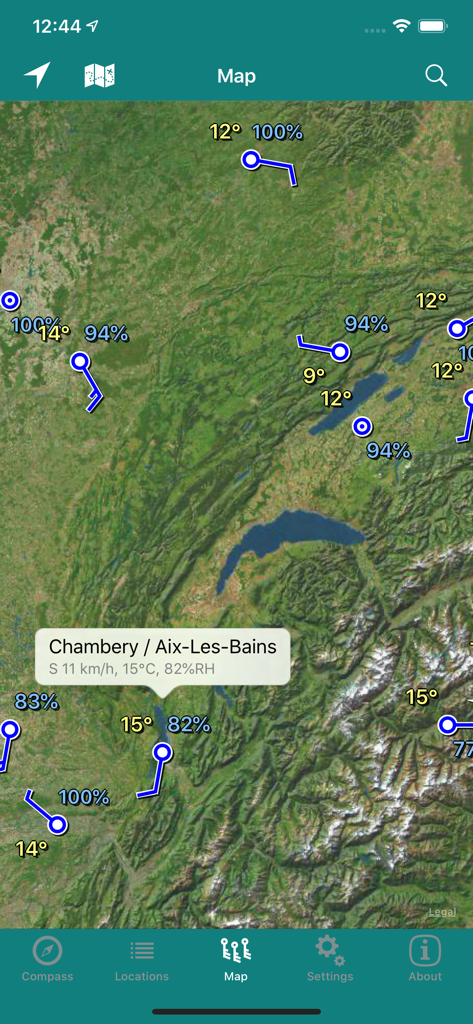 Wind Seeker - Satellite map in Wind Seeker app showing wind direction vectors and local weather readings