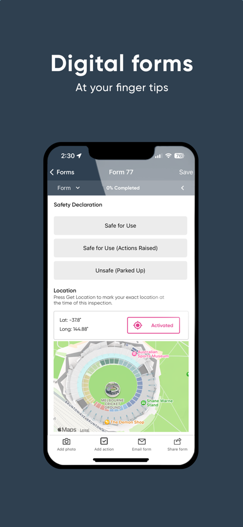 Interface de l'application Ideagen EHS Core montrant un formulaire de déclaration de sécurité numérique et une carte de suivi de localisation GPS