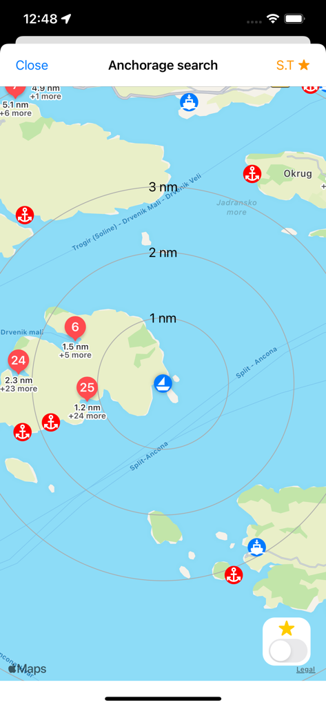 Anchor Alarm / Watch - Funzione di ricerca ancoraggio che mostra una mappa nautica con icone di barche e anelli di distanza