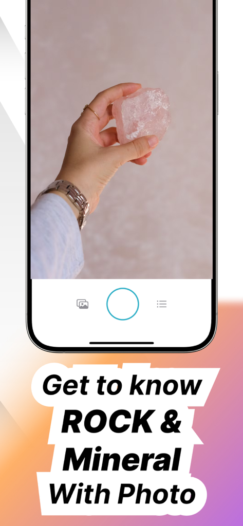 Rock Identifier & Crystal - Ri - Uma mão segurando um cristal de quartzo rosa sendo identificado pela câmera do aplicativo móvel Ri.