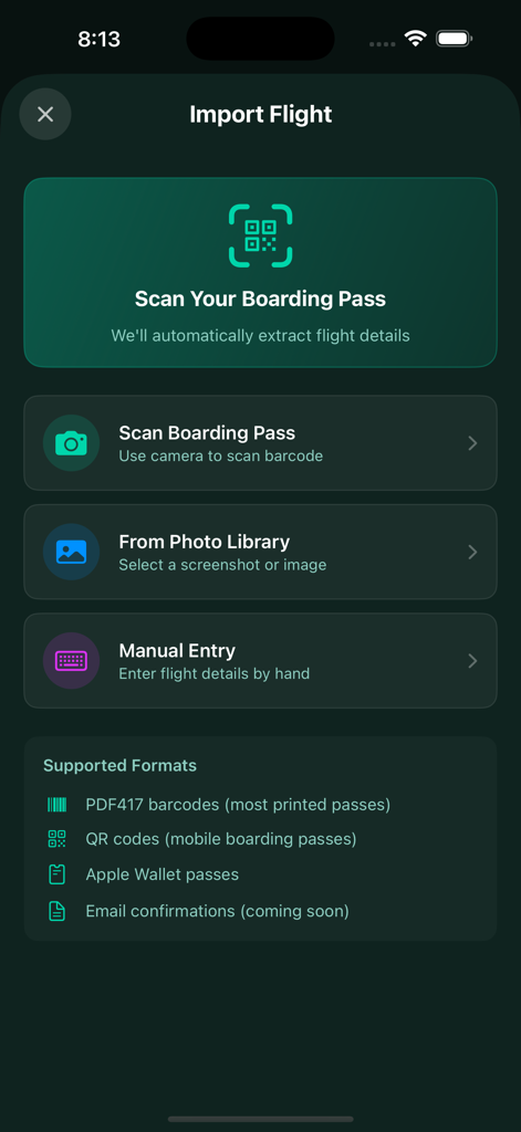 FlightTrackAI - Interface de l'application FlightTrackAI montrant les options d'importation de vols en scannant une carte d'embarquement, en sélectionnant dans la photothèque ou par saisie manuelle.
