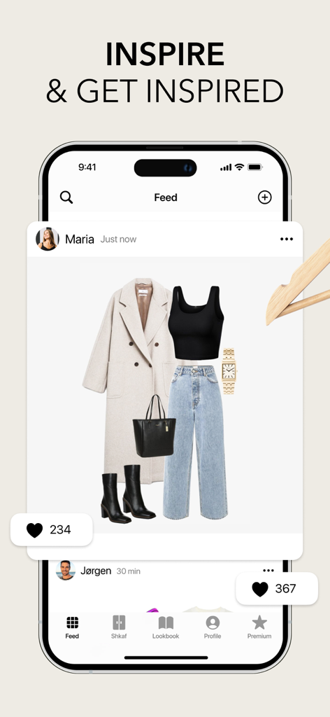 Digital Closet Organizer－Shkaf - コートとジーンズを含むキュレーションされたコーディネートルックブックを表示するShkafファッションフィードのモバイルアプリインターフェース