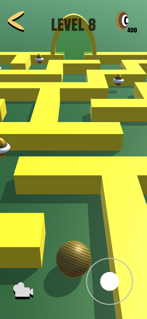 Maze Game 3D - Logic Labyrinth - Une balle rayée navigue dans un labyrinthe jaune 3D dans l'application Maze Game 3D logic labyrinth.