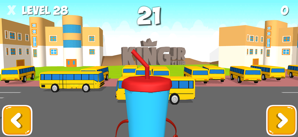 Minijuego interactivo en 3D de la aplicación Burger King Jr Club con un personaje de taza y autobuses escolares amarillos.