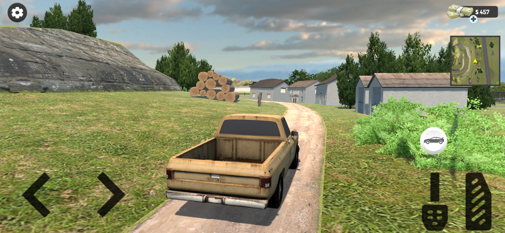 Auction Hunter Simulator : BId - Screenshot di gioco di un pickup color cachi che guida su un sentiero sterrato verso box di stoccaggio in Auction Hunter Simulator.