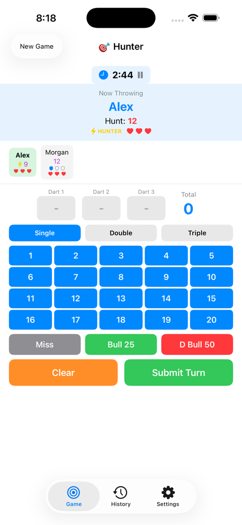 깔끔한 숫자 키패드와 플레이어 상태가 있는 다트 게임 앱의 헌터 게임 모드 채점 화면