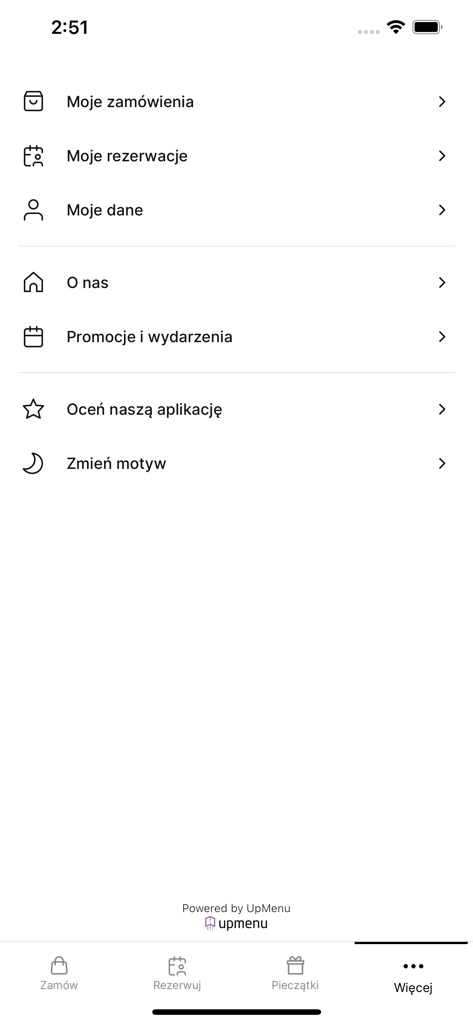KURA - El menú de cuenta y configuración de la aplicación del restaurante de pollo KURA mostrando el historial de pedidos y promociones en polaco.