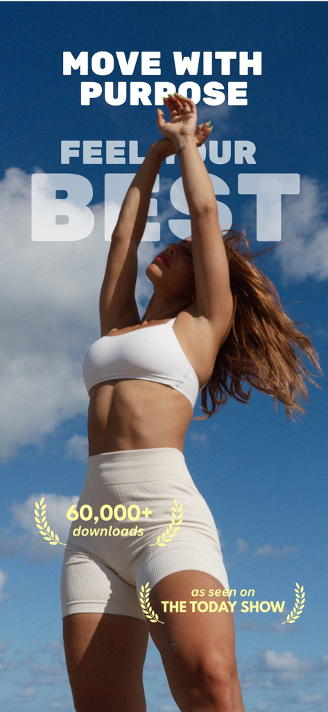 La entrenadora de fitness Vicky Justiz estirando al aire libre con el texto motivacional Muévete con Propósito.