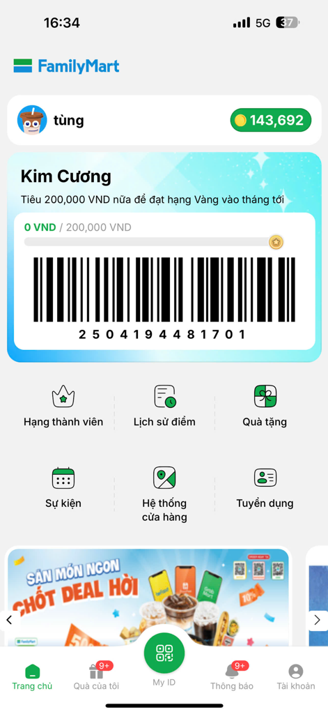 FamilyMart VietNam - Pantalla de inicio de la aplicación FamilyMart VietNam que muestra una tarjeta de membresía digital y el saldo de puntos de fidelidad