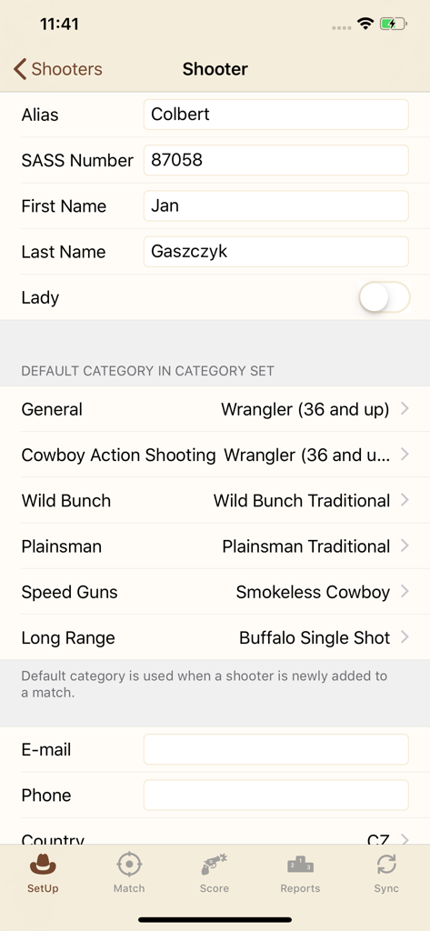 Bildschirm zur Einrichtung von Schützenprofilen in der CAS Scoring App mit Schützendetails und Wettbewerbskategorien.