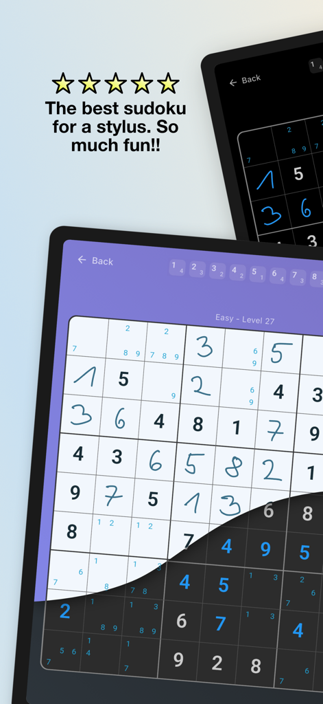 Dos tabletas mostrando la aplicación Sudoku Paperlike en modos claro y oscuro con una reseña de cinco estrellas para la escritura a mano con lápiz óptico