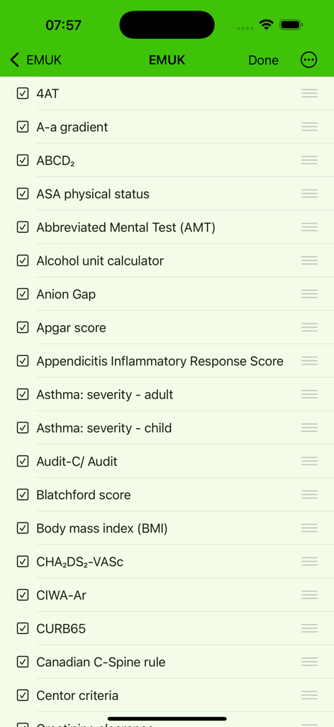 Una lista de sistemas de puntuación clínica y calculadoras en la aplicación de medicina de urgencias EMUk.