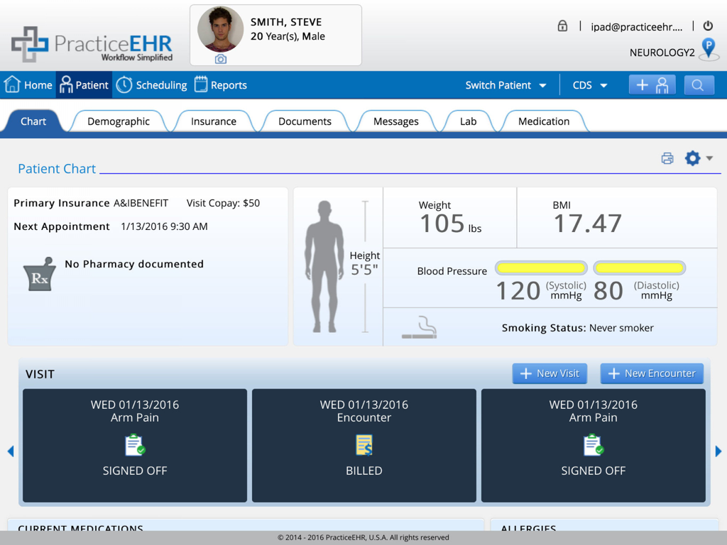 Practice EHR - Vista de la historia clínica del paciente en la aplicación Practice EHR que muestra signos vitales y registros de visitas en iPad
