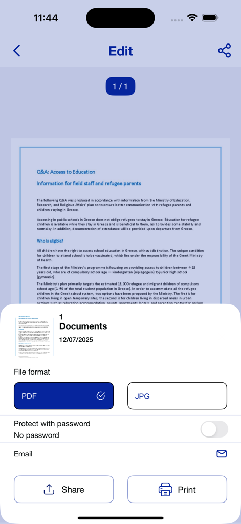 PDFまたはJPGとしてスキャンされたドキュメントをエクスポートするためのオプション、共有および印刷ボタンが表示されているドキュメントスキャナーアプリのインターフェース。