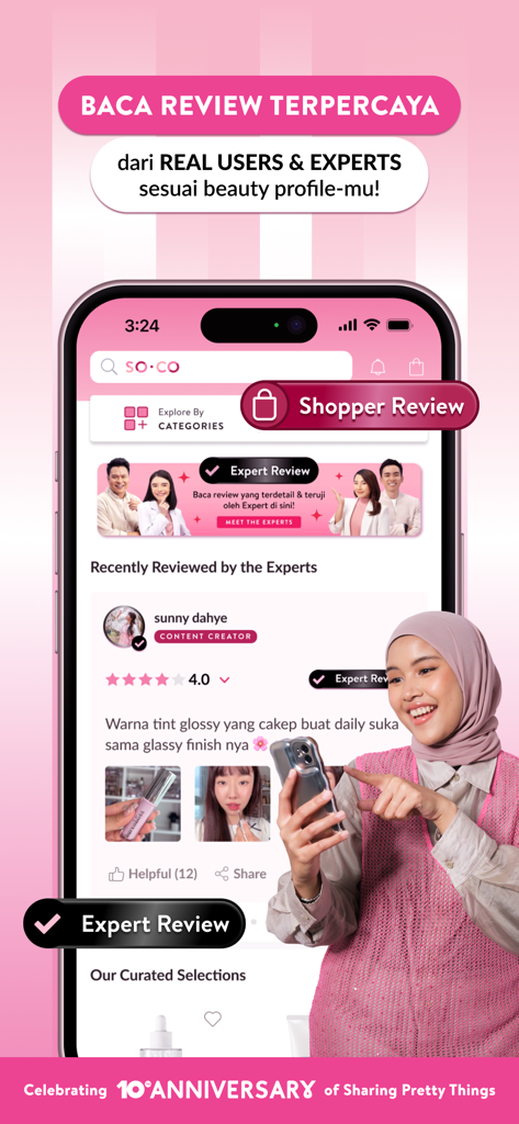 Display di uno smartphone dell'app SOCO by Sociolla con recensioni verificate di prodotti di bellezza da esperti e utenti reali.