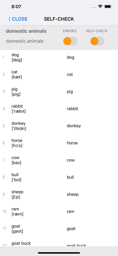 Eine Vokabelliste mit Haustieren mit phonetischen Transkriptionen und einer Selbstprüfungsoption in der Learn American English App