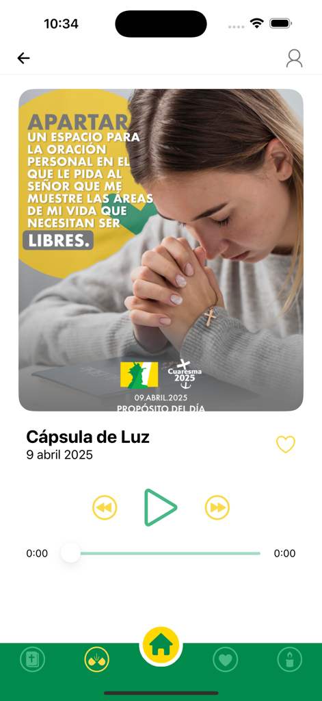 Interfaz de la app Revista Rayo de Luz mostrando una oración diaria en audio y reflexión con una mujer rezando