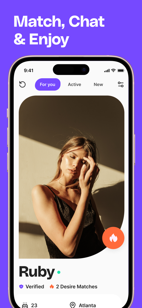 HUD™ Bedroom Dating App - Interfaz de la aplicación de citas HUD que muestra un perfil de usuario verificado para emparejamientos casuales con etiquetas de deseos claras y ubicación.