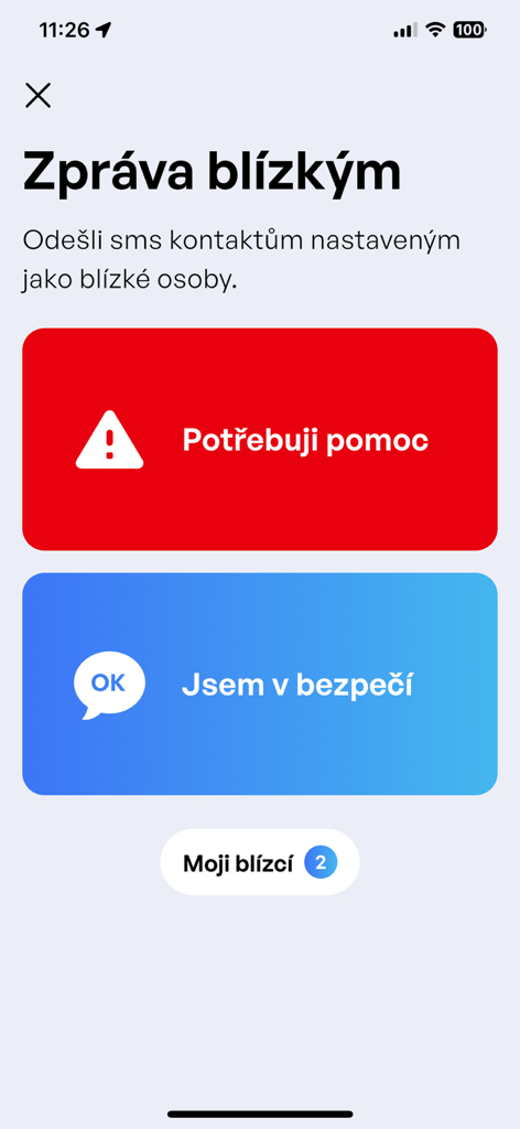 Maják - Interfaz de la aplicación Majak que muestra un botón de ayuda de emergencia rojo y un botón de verificación de seguridad azul.