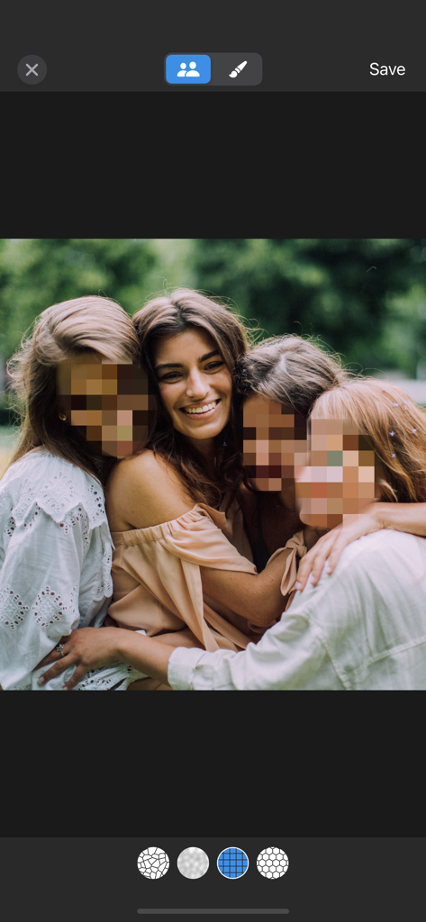 BlurFace - Interface of BlurFace app showing a group photo with three faces pixelated