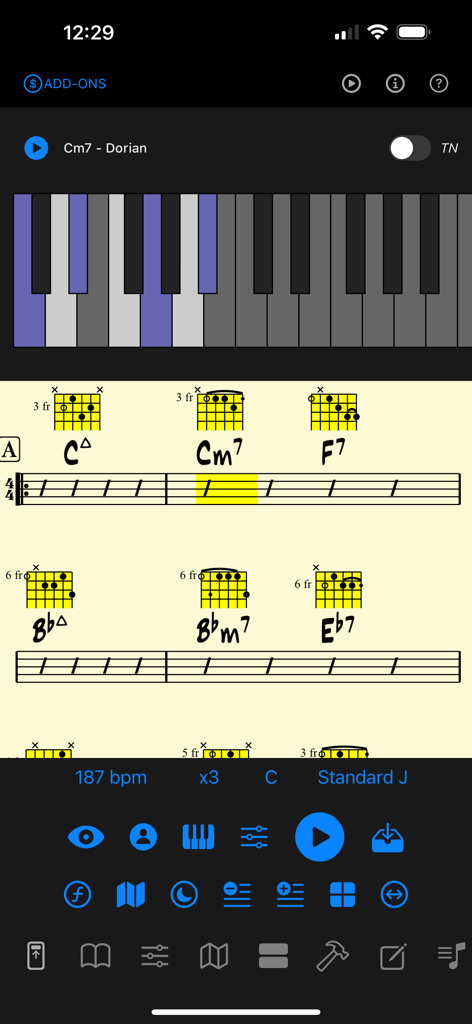 Mapping Tonal Harmony Pro - Interfaz de Mapping Tonal Harmony Pro mostrando un teclado de piano y diagramas de acordes de guitarra para análisis armónico