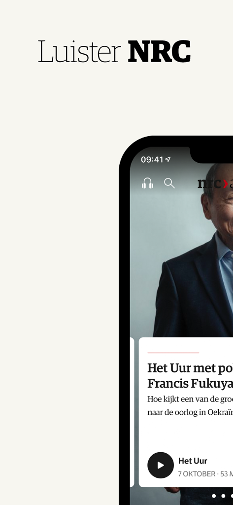 Interfaz de la aplicación NRC Audio mostrando una entrevista de episodio de podcast sobre asuntos globales