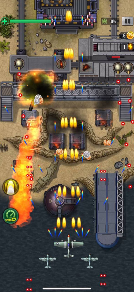 1941 AirAttack: Airplane Game - Jugabilidad de shooter arcade de 1941 AirAttack mostrando un avión de combate de la Segunda Guerra Mundial atacando una base militar