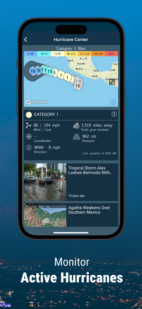WeatherBug: Weather Forecast - Interfaz de la aplicación WeatherBug para monitorear huracanes activos con un mapa de trayectoria de tormenta y datos de velocidad del viento