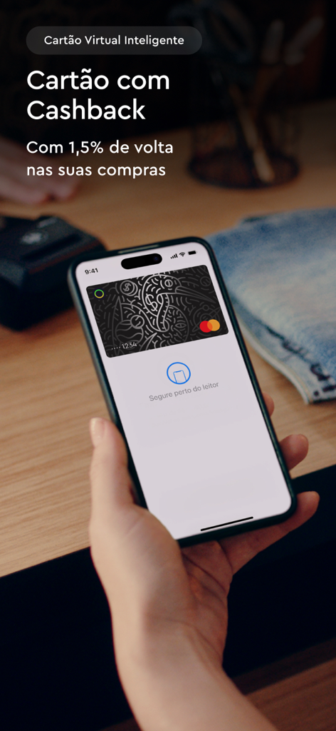 Schermata dell'iPhone che mostra la carta di credito virtuale InfinitePay con un'offerta di cashback dell'1,5%.